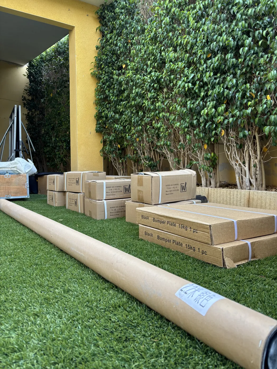Entrega del material de entrenamiento en casa de un cliente